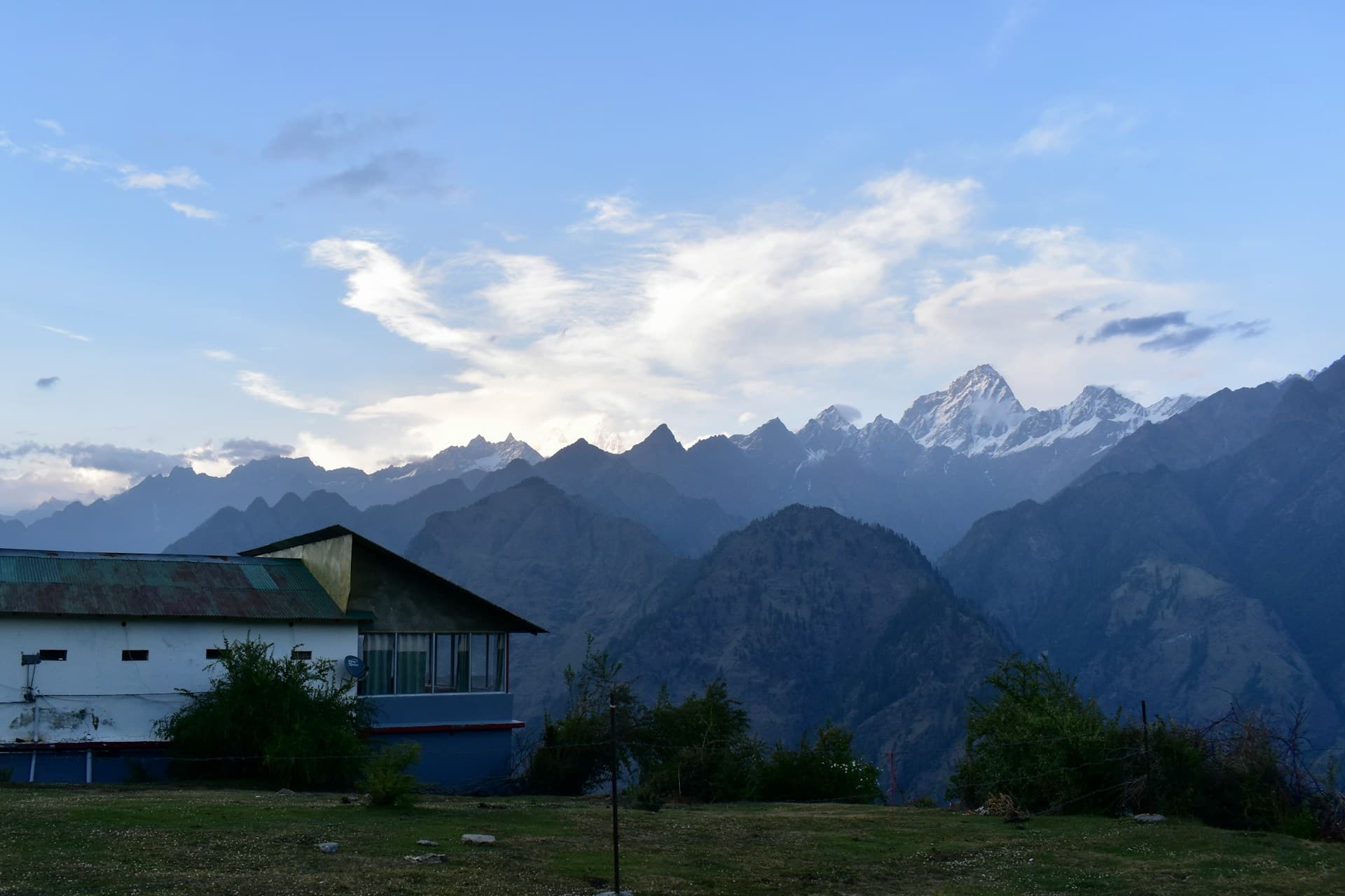 Budget guesthouse in the Uttarakhand mountains with Himalayan peaks in the background