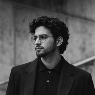 Portrait of Ash, founder and editor of TravelBoa